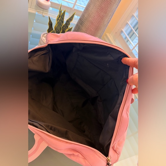 Victoria’s Secret Pink Quilted Tote Travel Weekender Gym Logo Duffel Bag - Picture 11 of 17